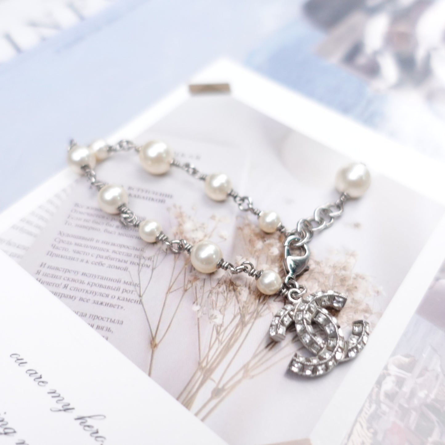 Pre-Owned Chanel Gold Tone Diamond&Pearl CC Silver Bracelet