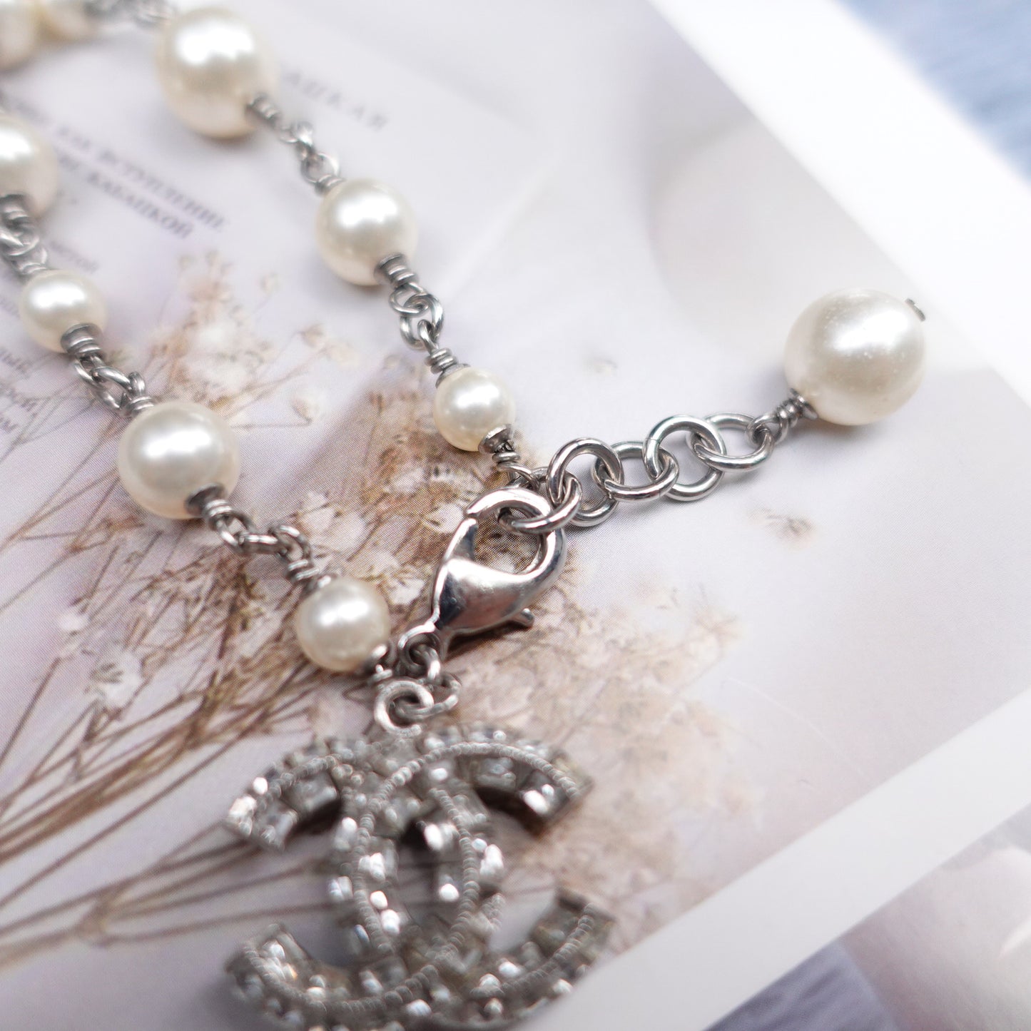 Pre-Owned Chanel Gold Tone Diamond&Pearl CC Silver Bracelet