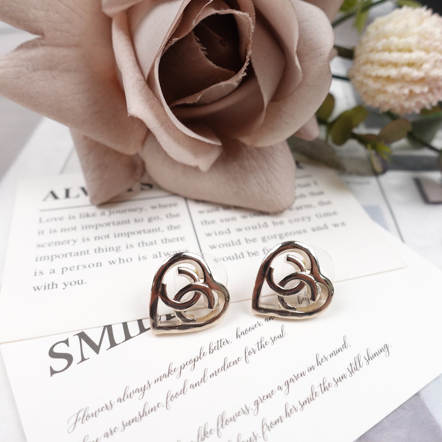 Pre-Owned Chanel Gold Metal Earring