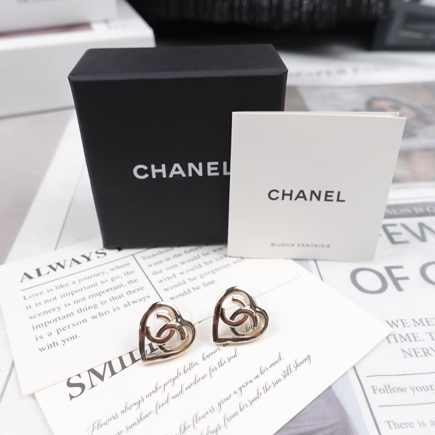 Pre-Owned Chanel Gold Metal Earring