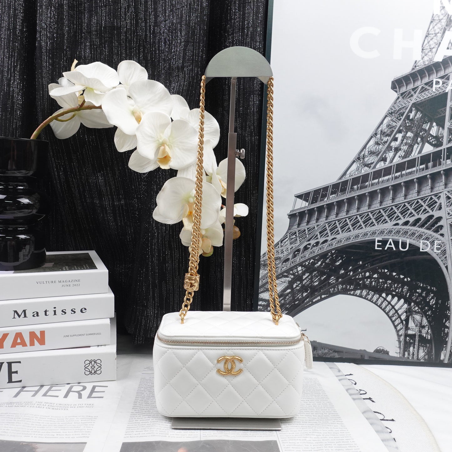 Pre-Owned Chanel Vanity Case White Calfskin Shoulder Bag