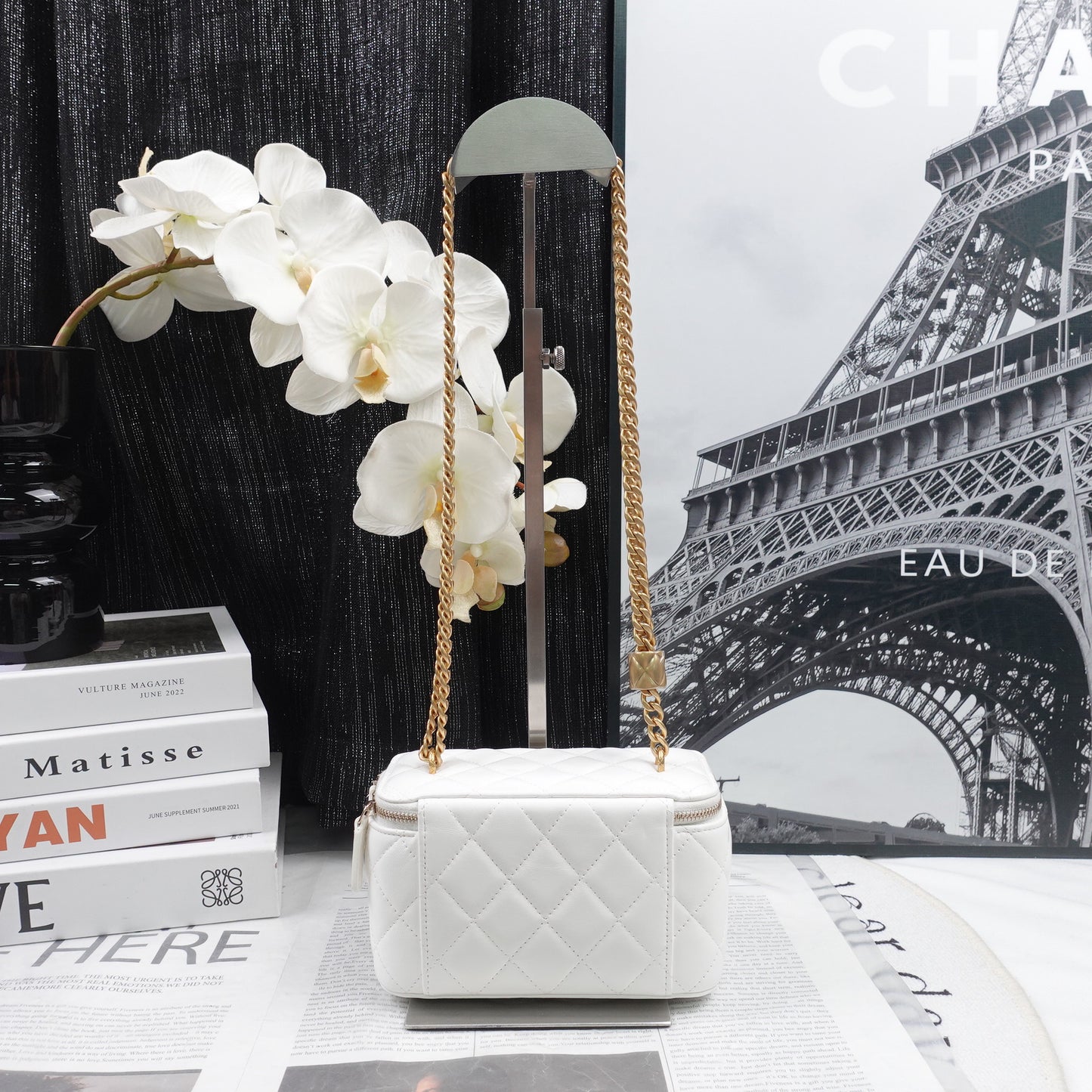 Pre-Owned Chanel Vanity Case White Calfskin Shoulder Bag