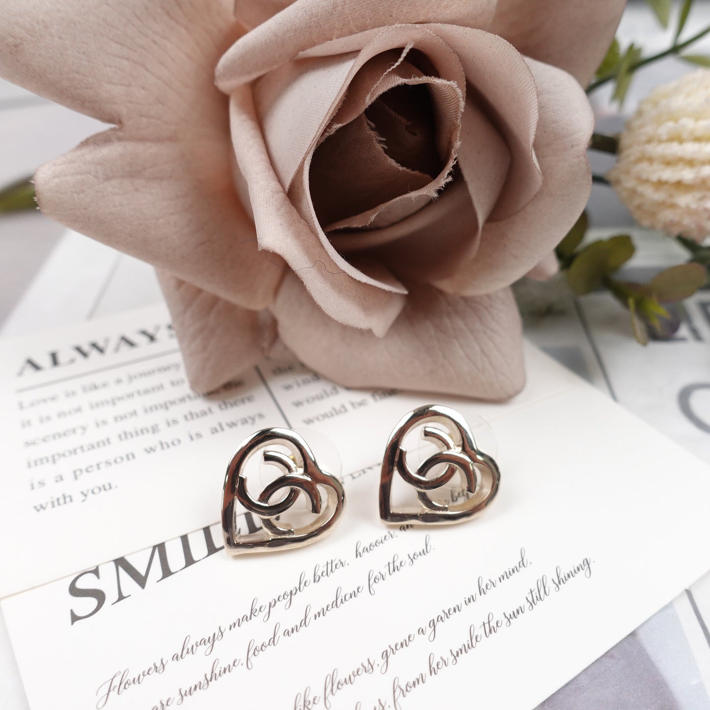 Pre-Owned Chanel Gold Metal Earring