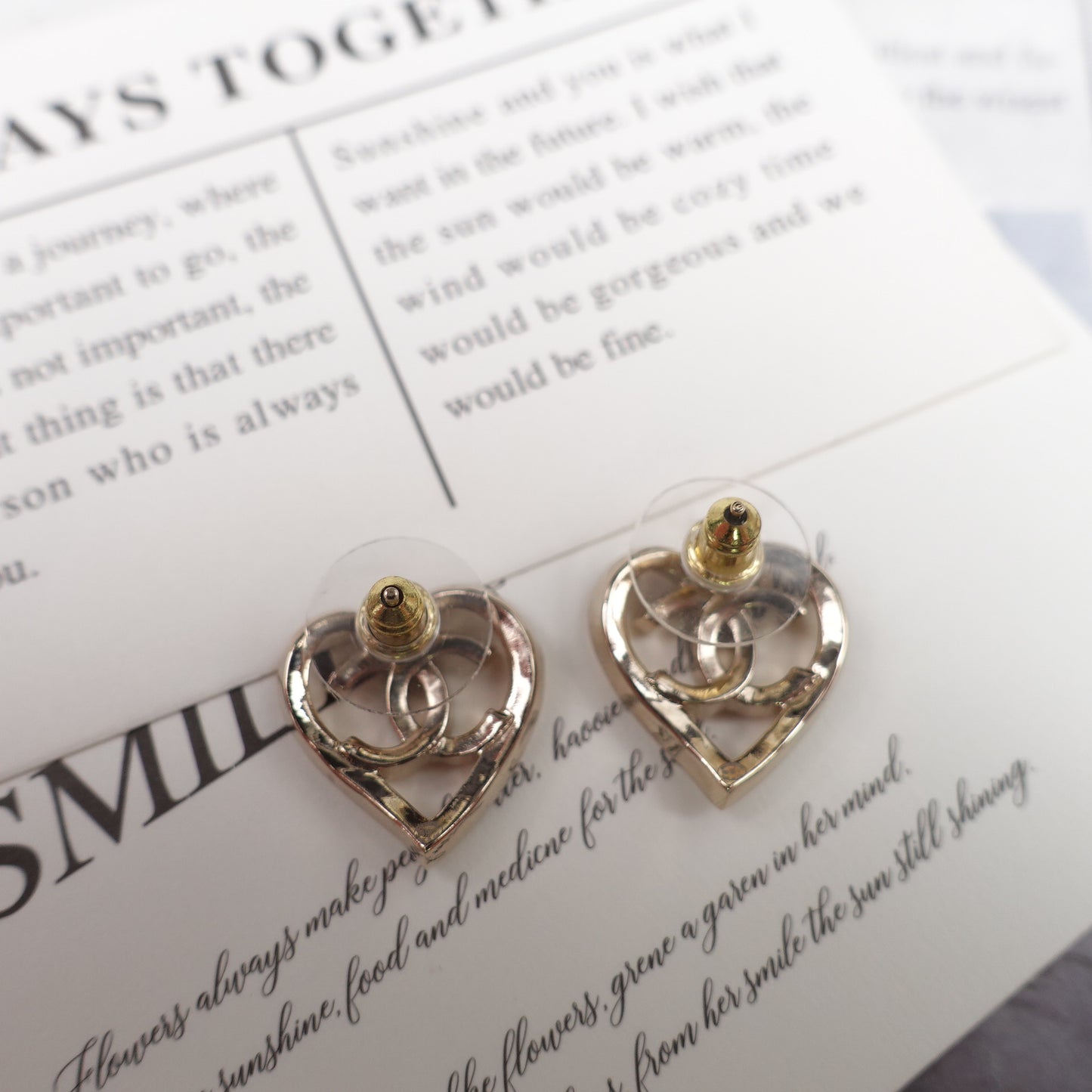 Pre-Owned Chanel Gold Metal Earring