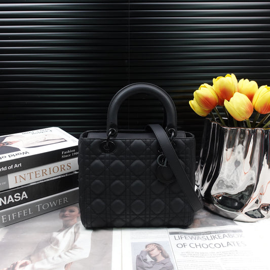 Pre-Owned Dior Lady Medium Black Lambskin Shoulder Bag T10276821