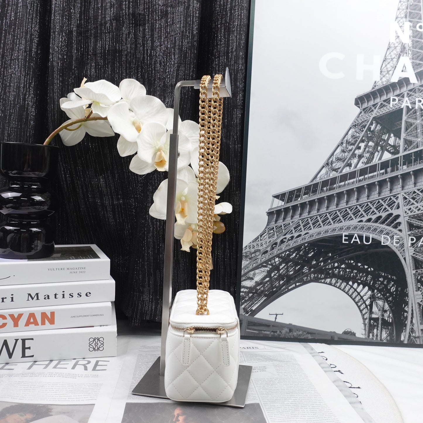 Pre-Owned Chanel Vanity Case White Calfskin Shoulder Bag