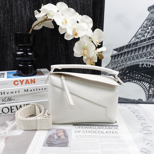 Pre-owned Loewe Puzzle Edge White Calfskin Shoulder Bag