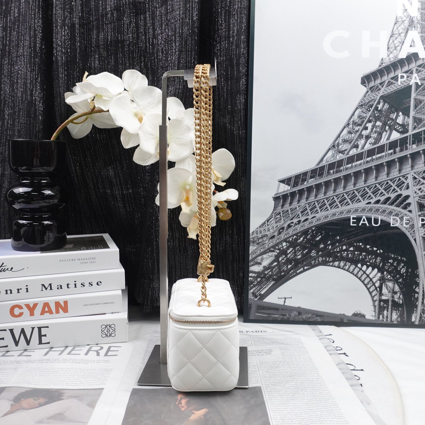 Pre-Owned Chanel Vanity Case White Calfskin Shoulder Bag