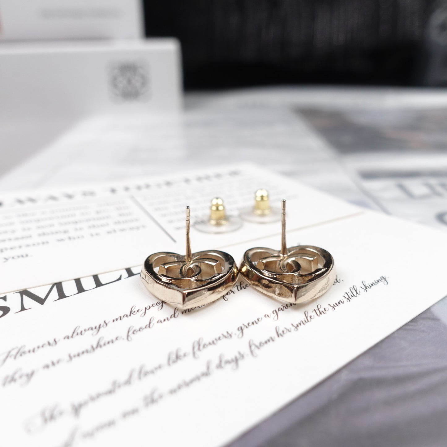 Pre-Owned Chanel Gold Metal Earring