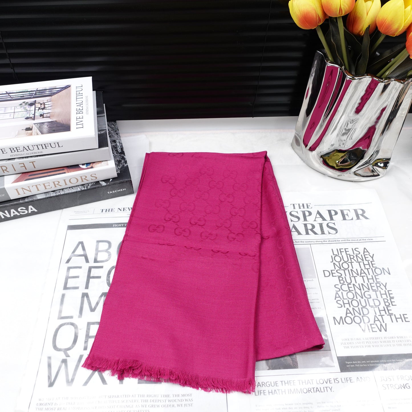 Pre-Owned Gucci Rose-Purple Wool Square Scarf