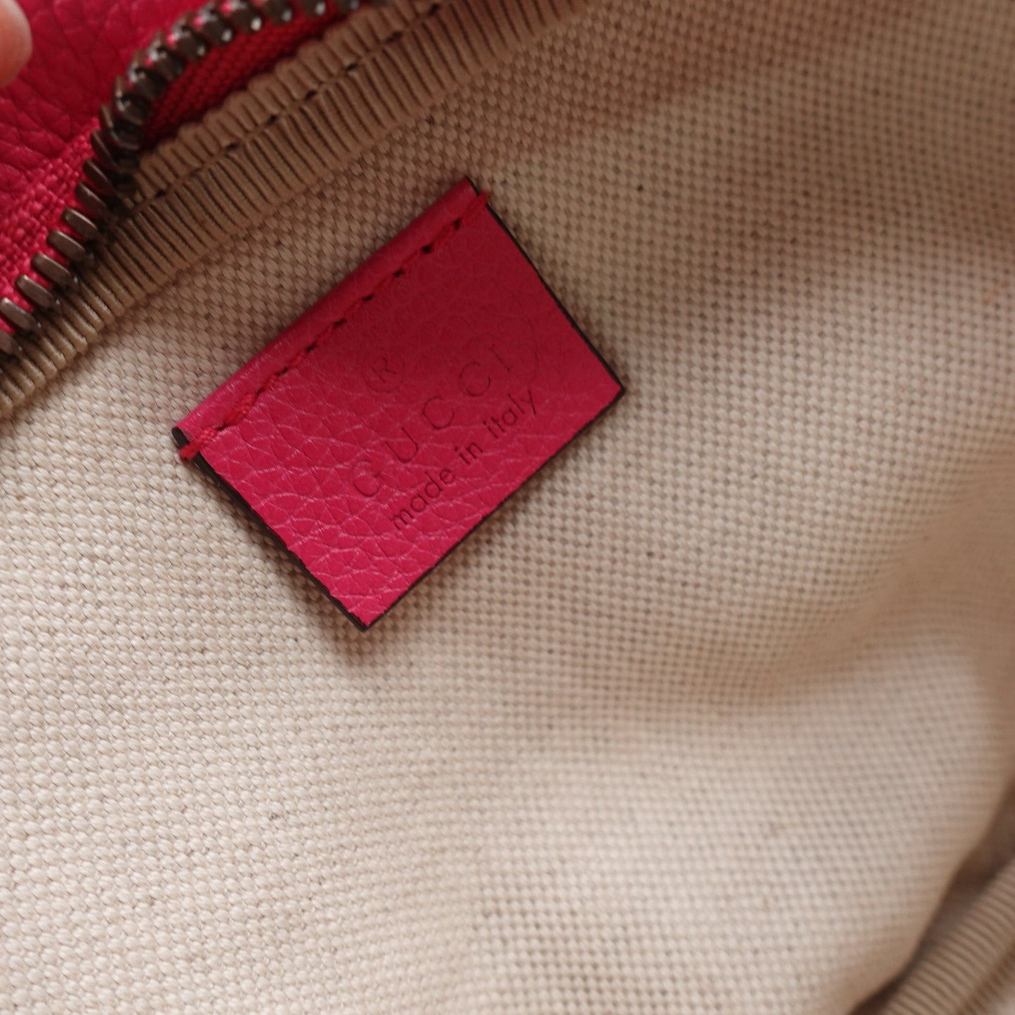 [Deal] Pre-owned Gucci Print Fuchsia Pink Calfskin Belt Bag