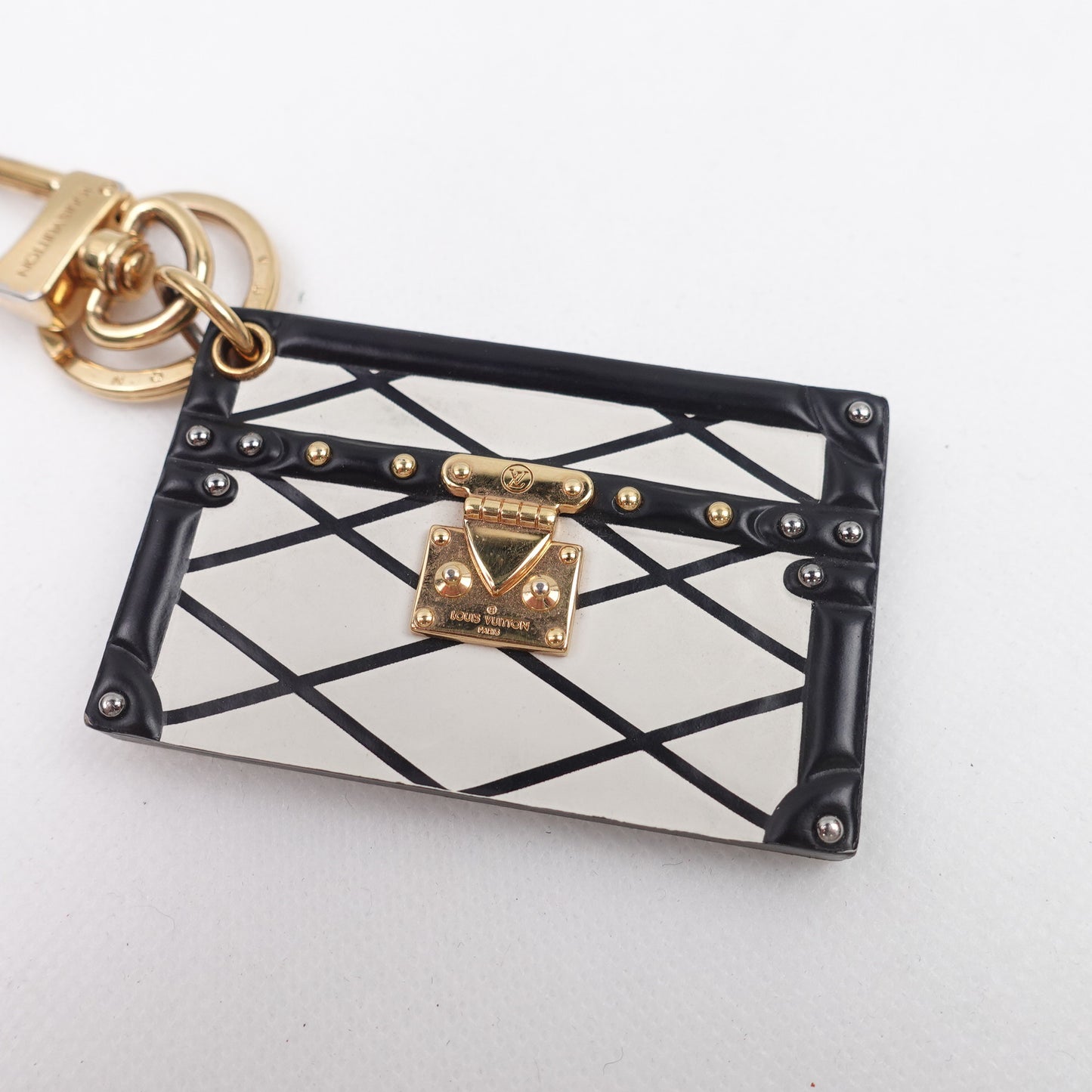 Pre-owned Louis Vuitton Trunk White & Black Bag Charm