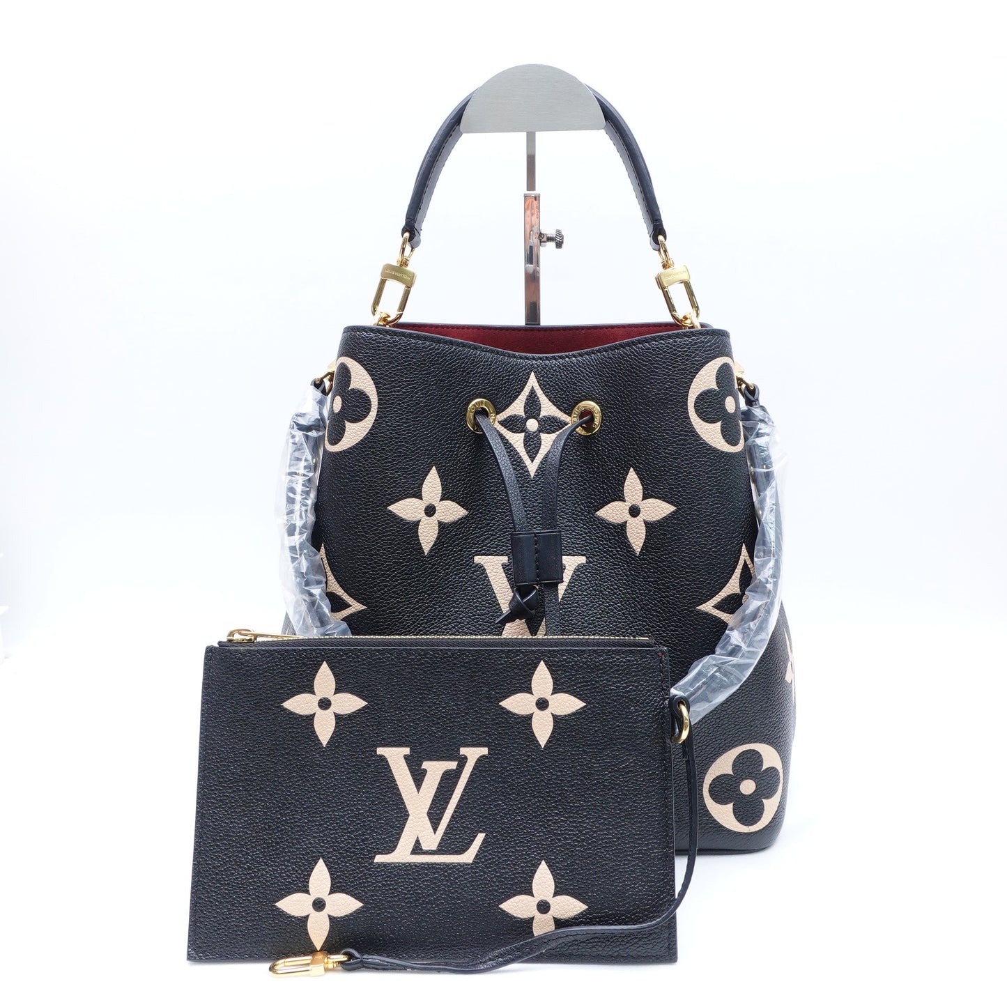 Pre-owned Louis Vuitton Neonoe Black Calfskin Shoulder Bag