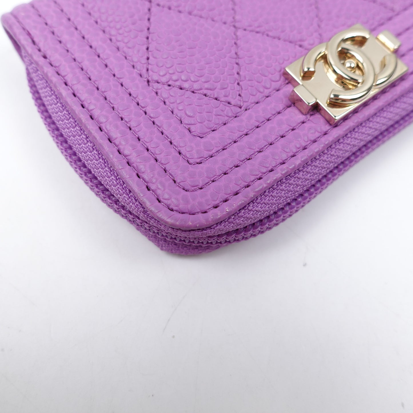 Pre-owned Chanel Leboy Purple Caviar Card Holder