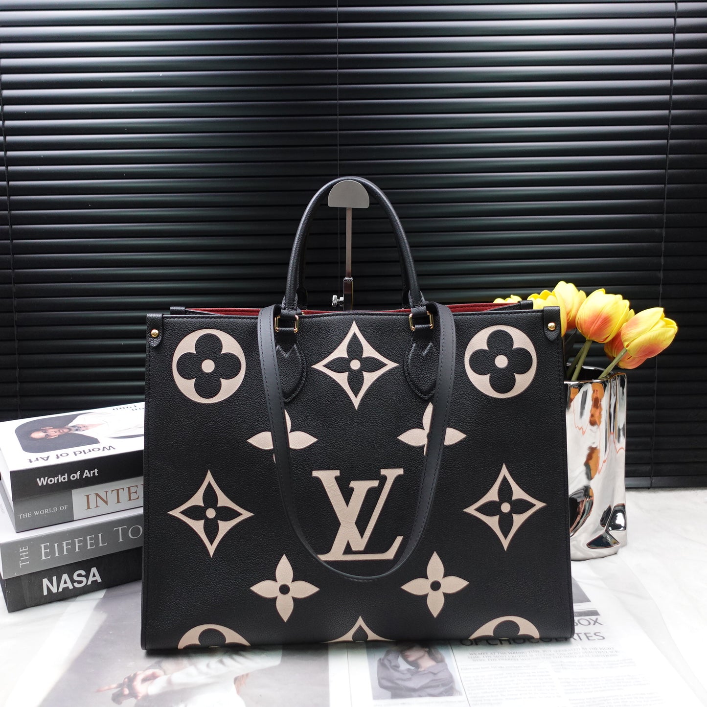 Pre-Owned Louis Vuitton On The Go GM Black&White Calfskin Tote Bag