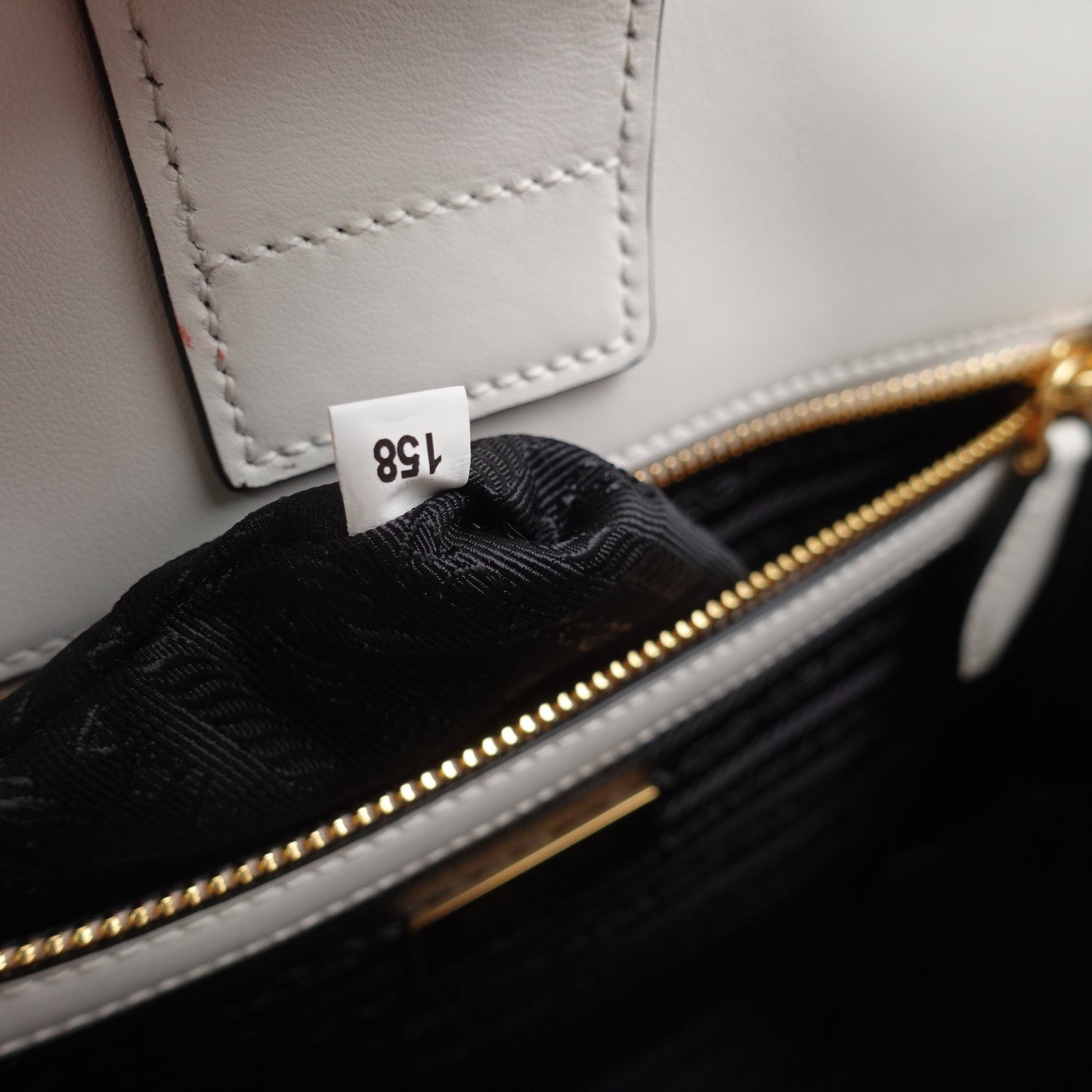 Pre-Owned Prada White Calfskin Shoulder Bag