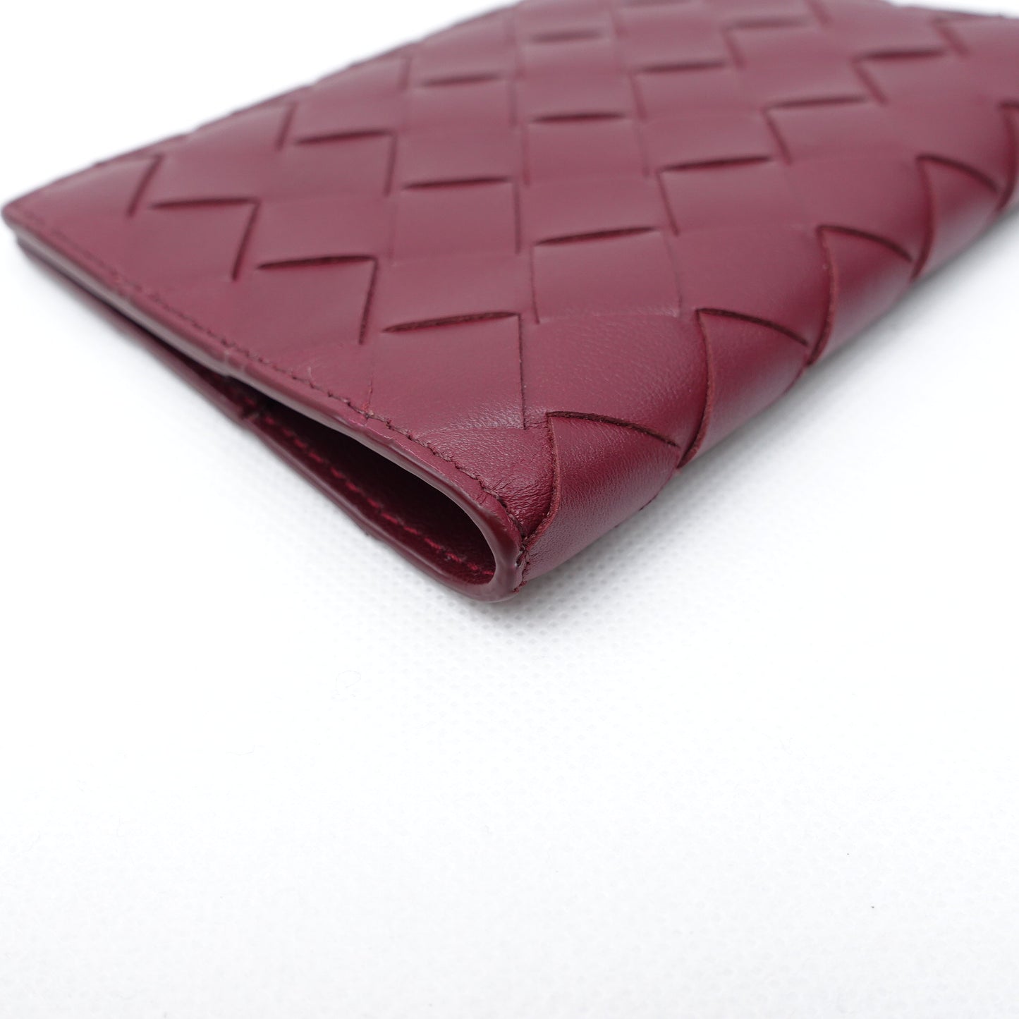 Pre-owned Bottega Veneta Burgundy Lambskin Passport Holder