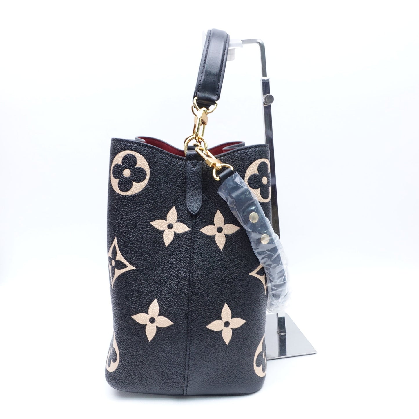 Pre-owned Louis Vuitton Neonoe Black Calfskin Shoulder Bag