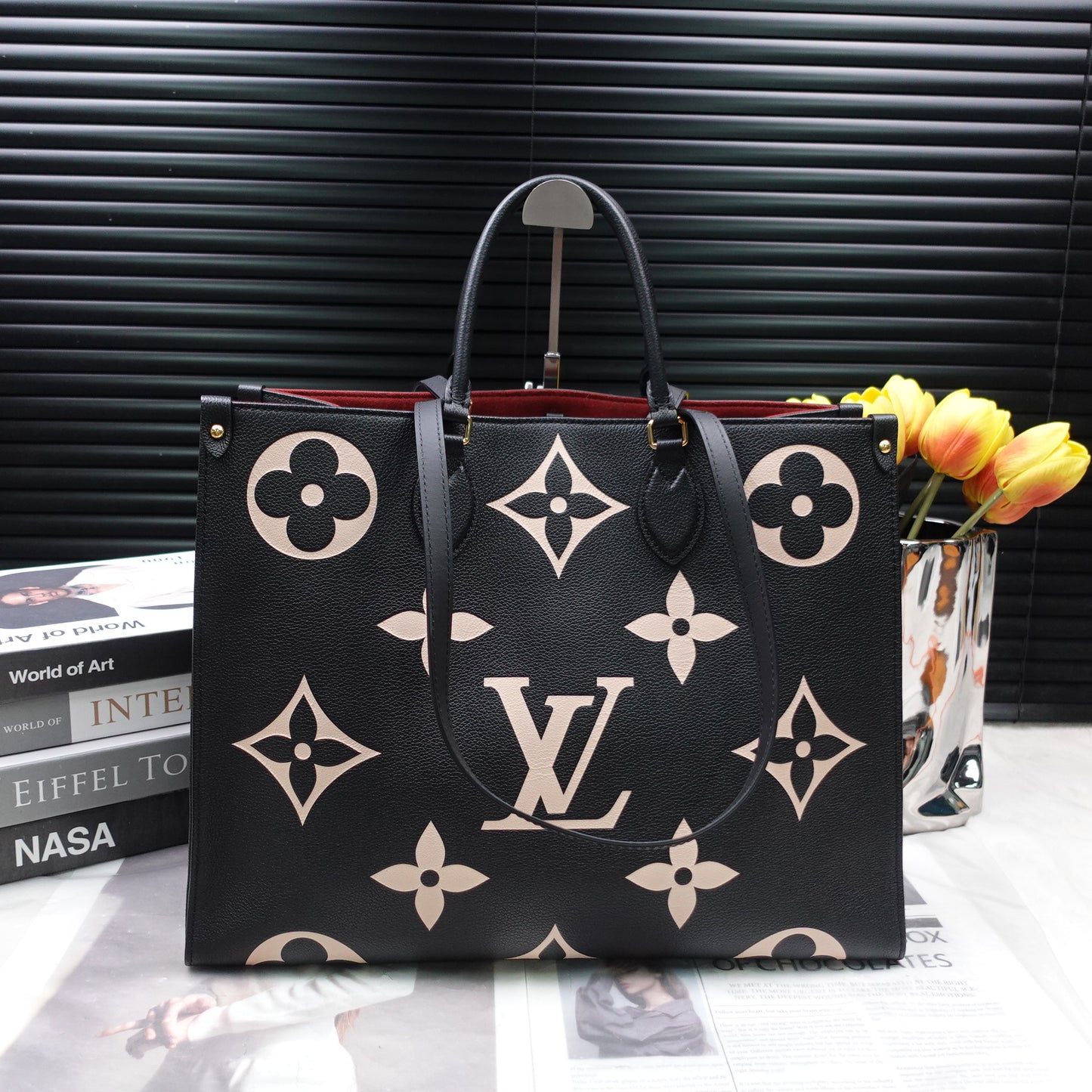 Pre-Owned Louis Vuitton On The Go GM Black&White Calfskin Tote Bag