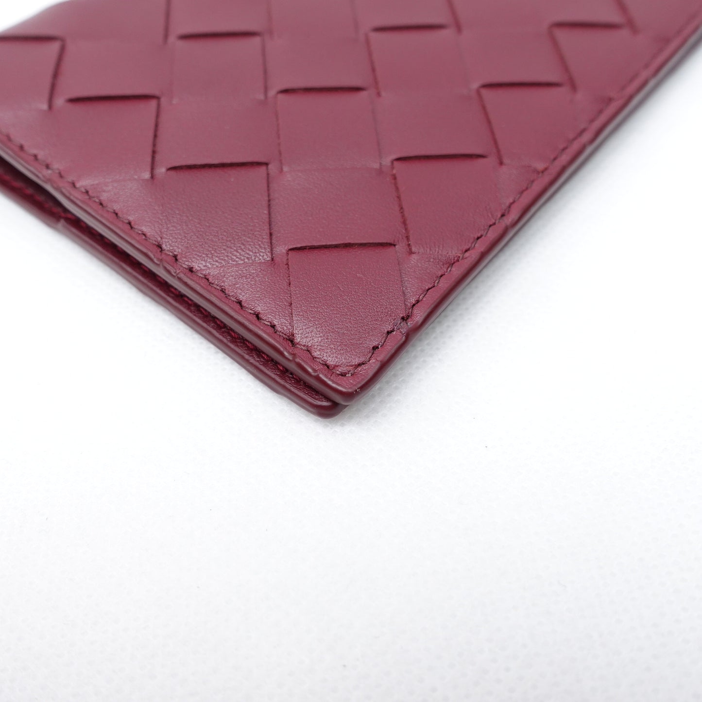 Pre-owned Bottega Veneta Burgundy Lambskin Passport Holder