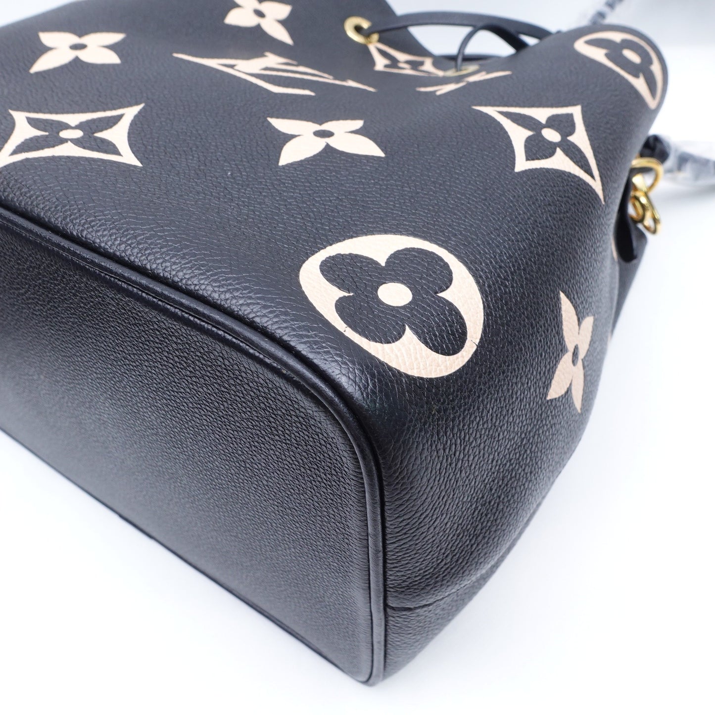 Pre-owned Louis Vuitton Neonoe Black Calfskin Shoulder Bag