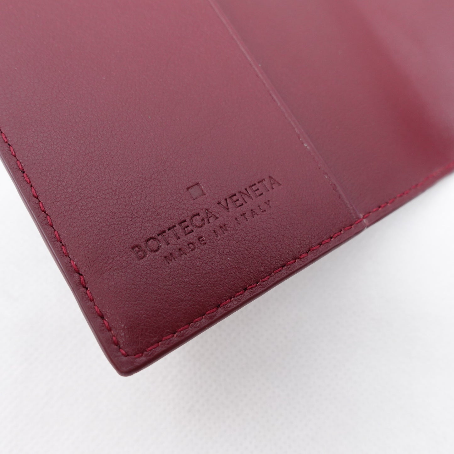 Pre-owned Bottega Veneta Burgundy Lambskin Passport Holder