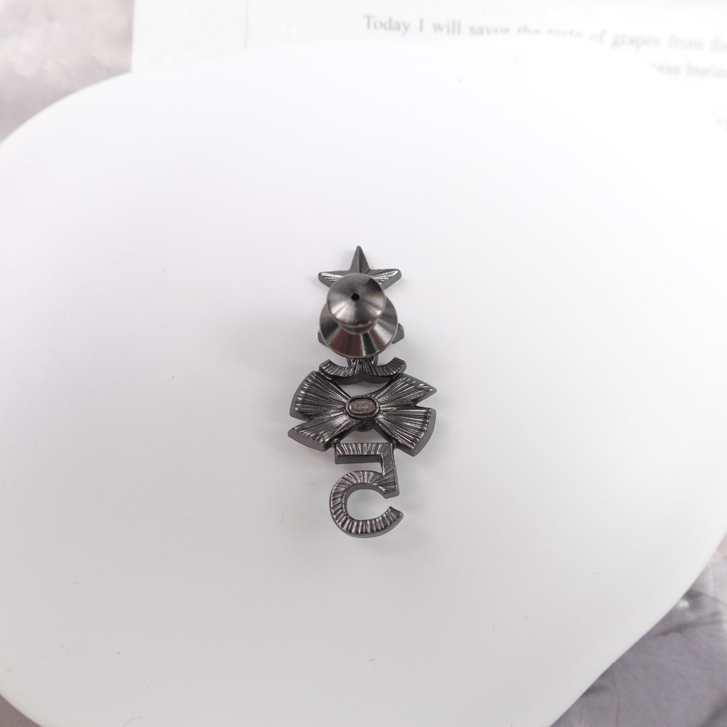 Pre-Owned Chanel Black Metal Crystal Brooch