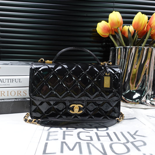 Pre-owned Chanel Black Patent Shoulder Bag