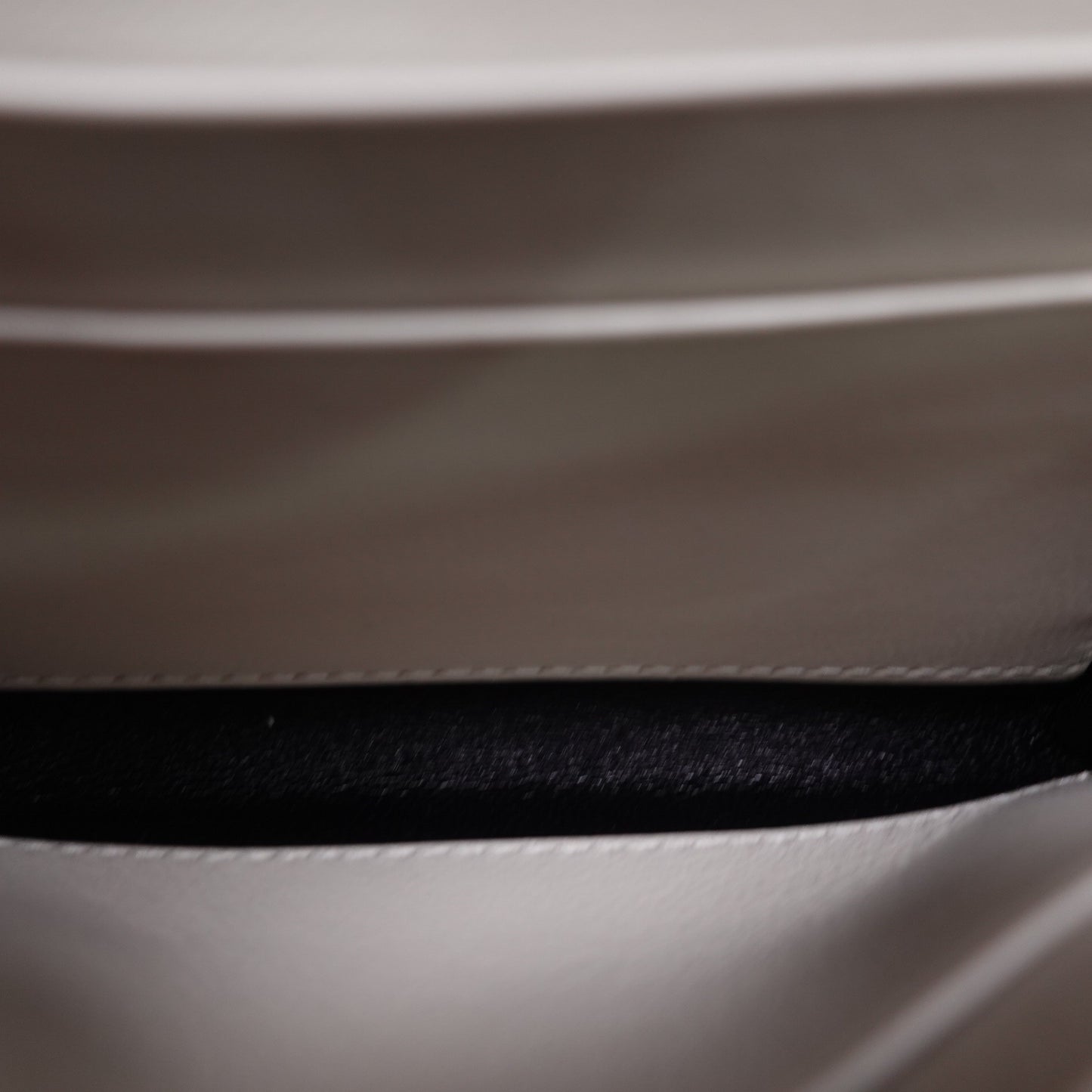 Pre-owned Saint Laurent White Calfskin Wallet