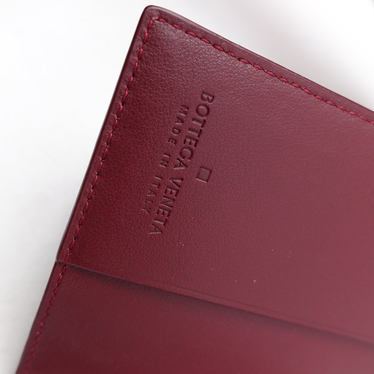 Pre-owned Bottega Veneta Burgundy Lambskin Passport Holder