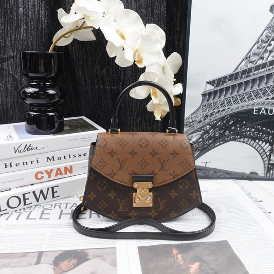 Pre-Owned Louis Vuitton Tilsitt Monogram Coated Canvas Shoulder Bag