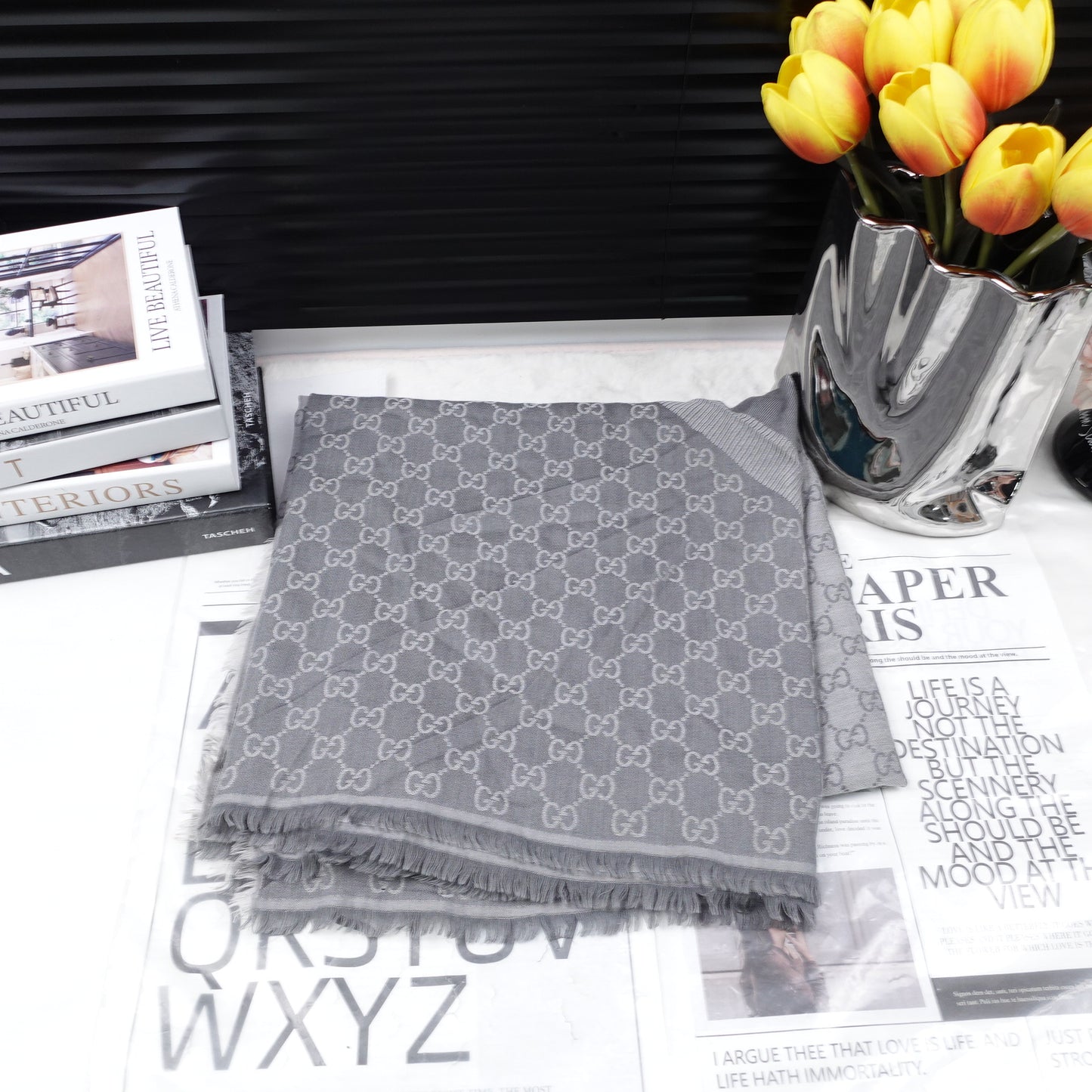 Pre-Owned Gucci Gray Square Wool Scarf