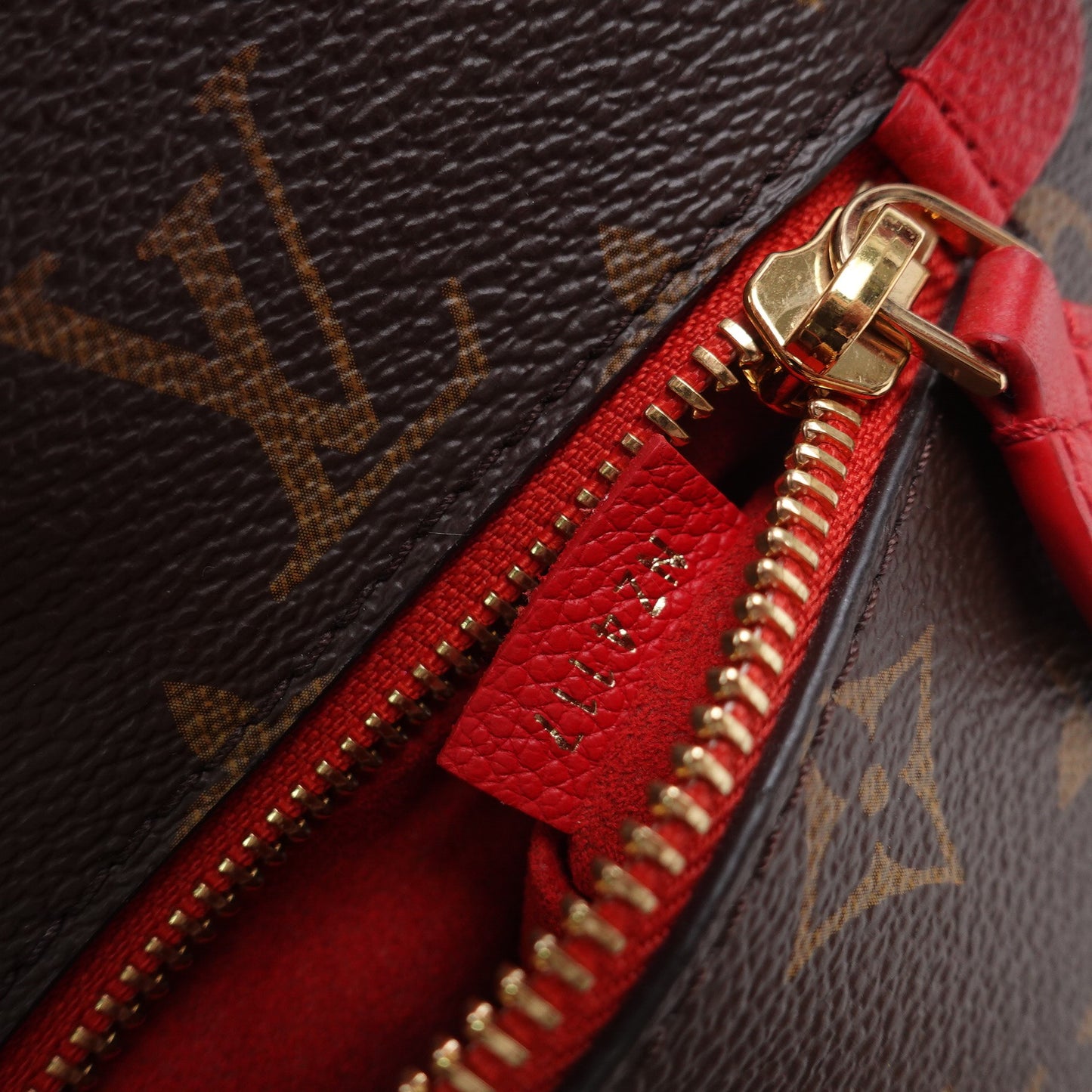 Pre-Owned Louis Vuitton Popincourt Monogram Coated Canvas Shoulder Bag T10302844