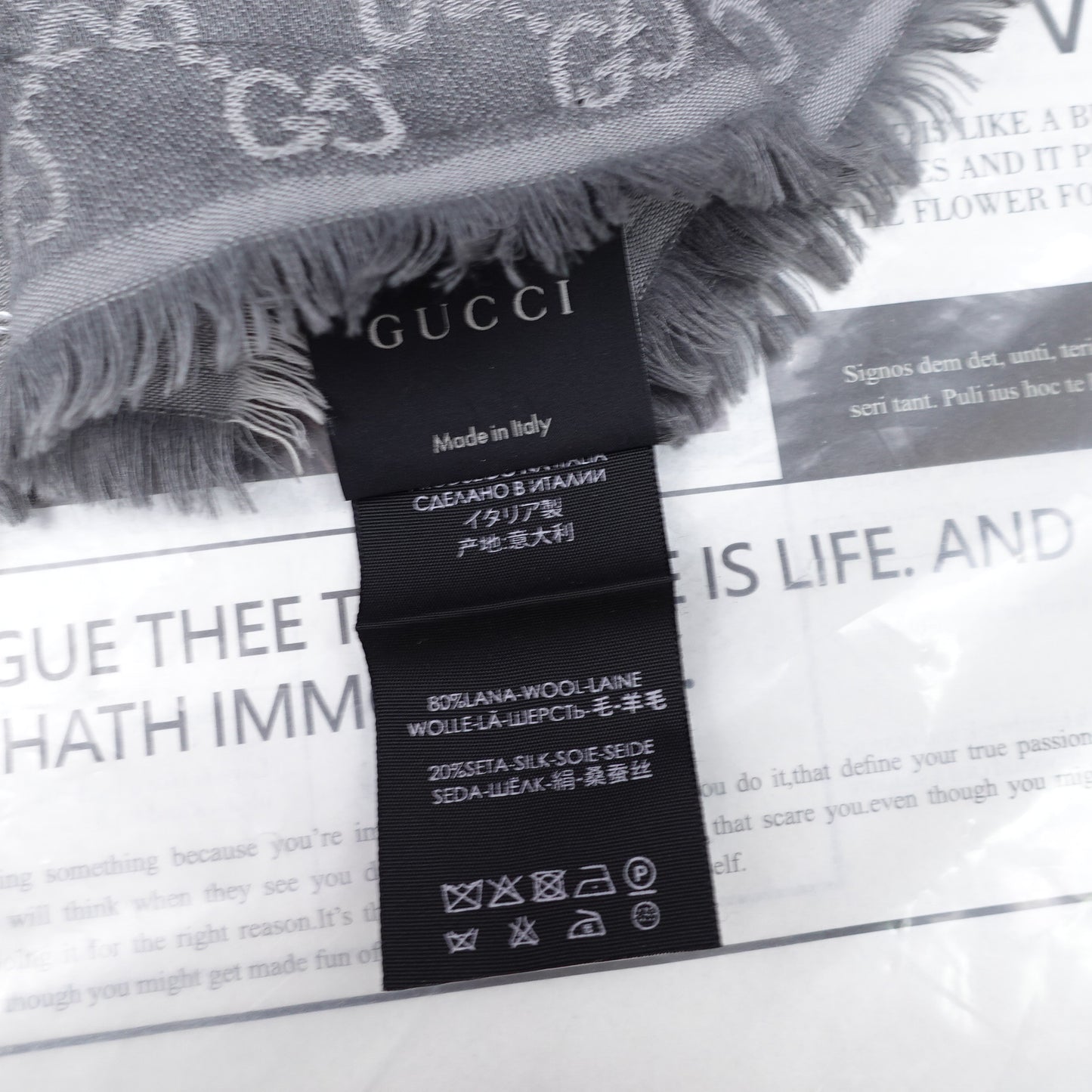 Pre-Owned Gucci Gray Square Wool Scarf