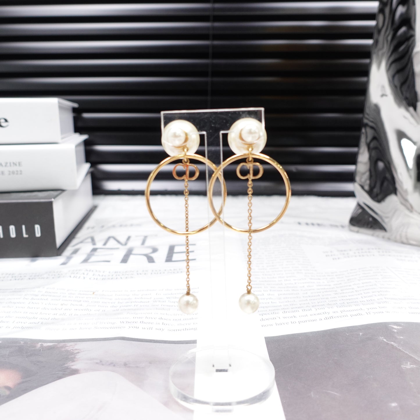 Pre-Owned Dior Gold Tone Circle Hoop Pearl Earrings