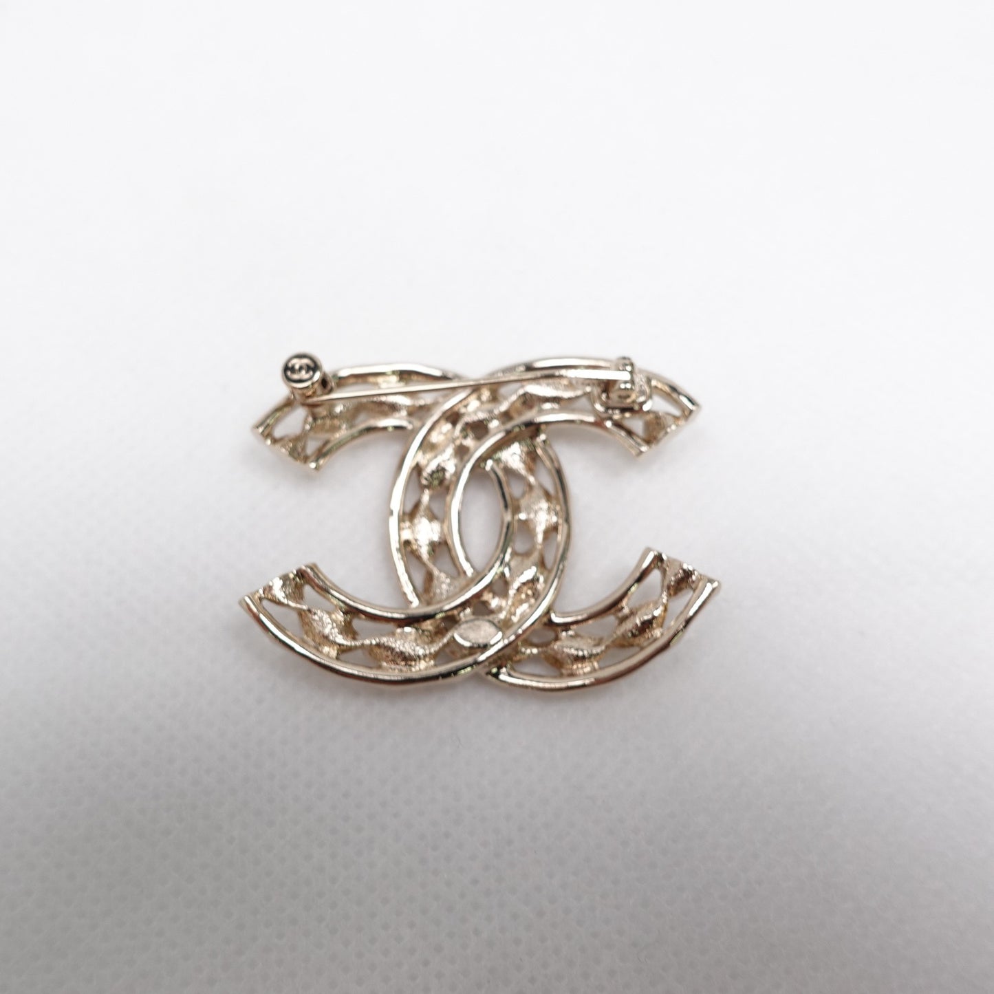 Pre-owned Chanel Gold Metal Brooch