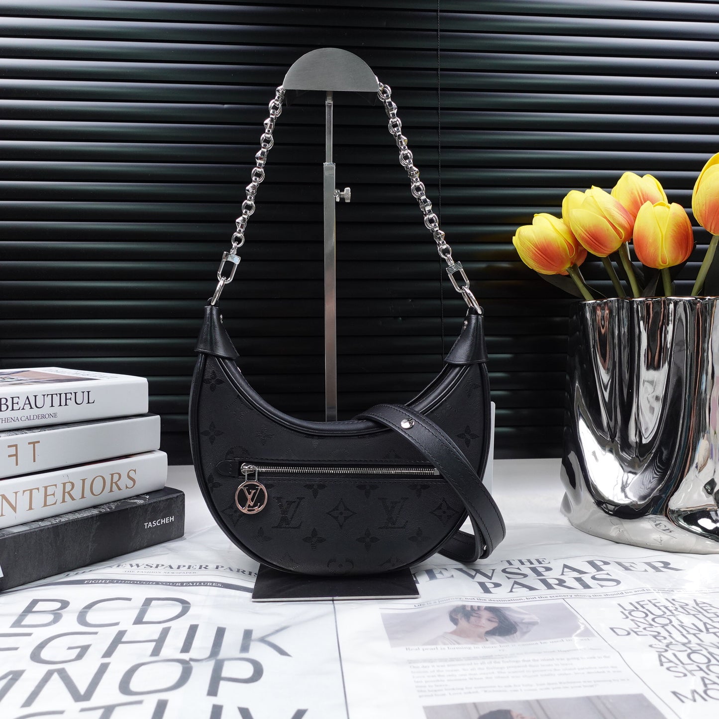 Pre-Owned Louis Vuitton Loop Black Calfskin Shoulder Bag