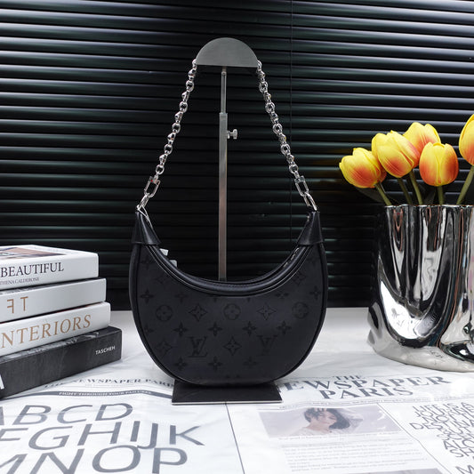 Pre-Owned Louis Vuitton Loop Black Calfskin Shoulder Bag