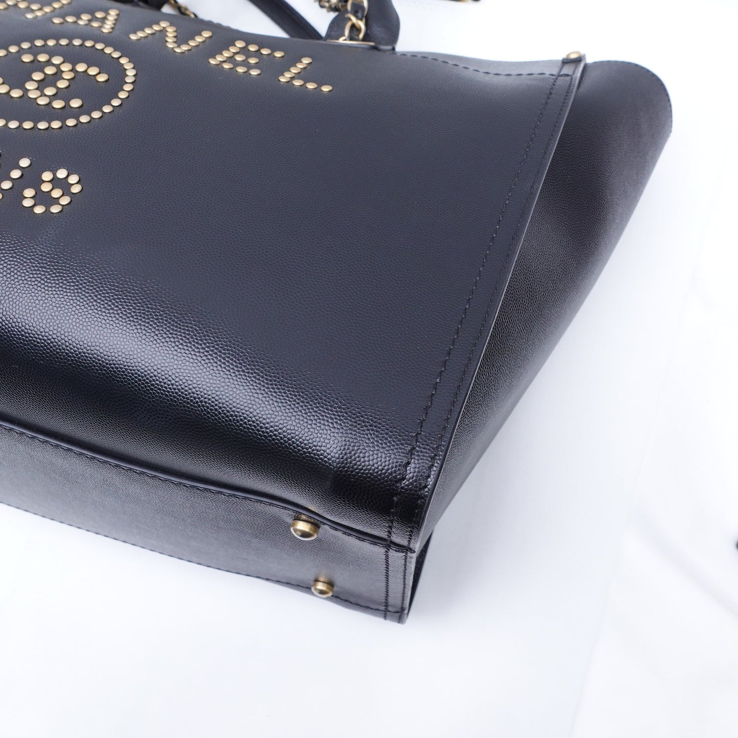Pre-owned Chanel DeauVille Black Calfskin Tote Bag