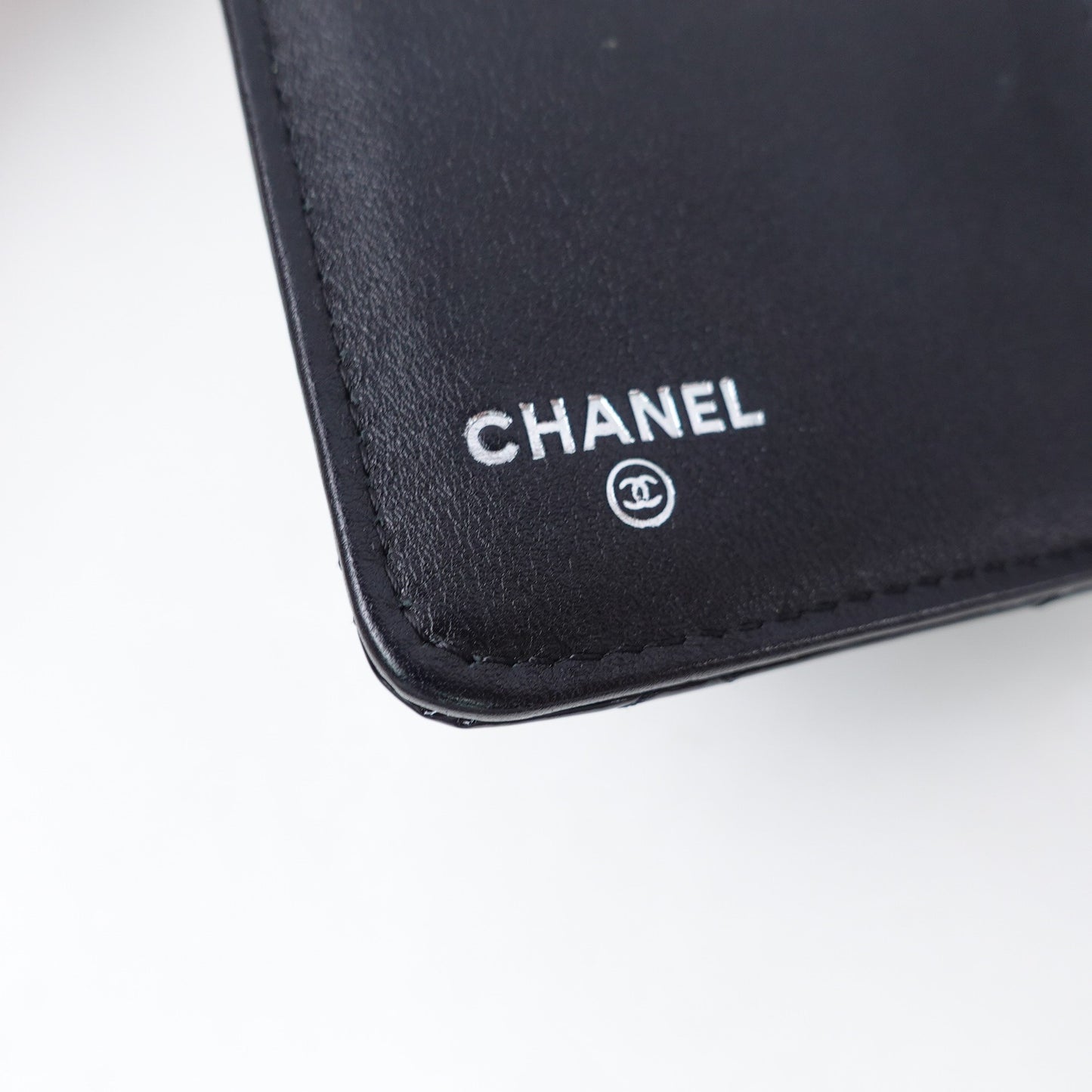 Pre-owned Chanel Black Patent Wallet T10240544