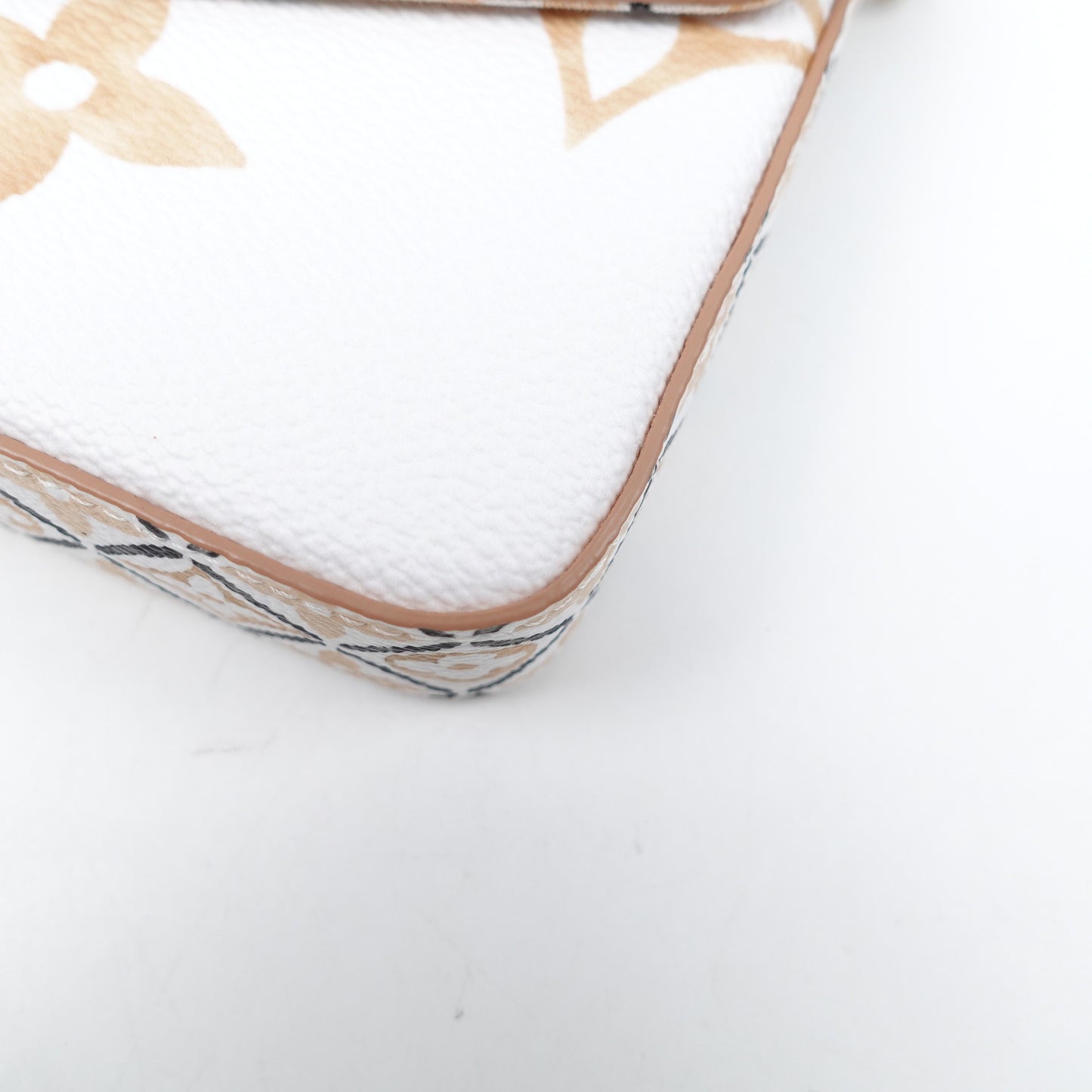 Pre-Owned Louis Vuitton Pochette Felicie Monogram&White Coated Canvas Shoulder Bag