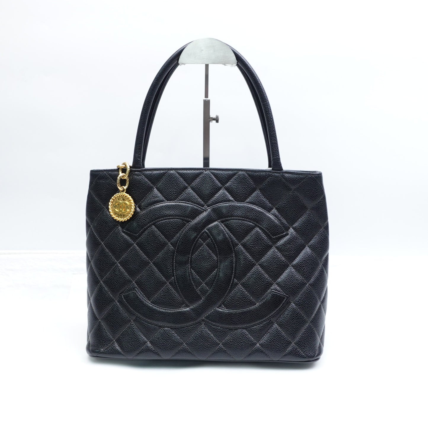 Pre-owned Chanel Hilton Black Calfskin Tote Bag