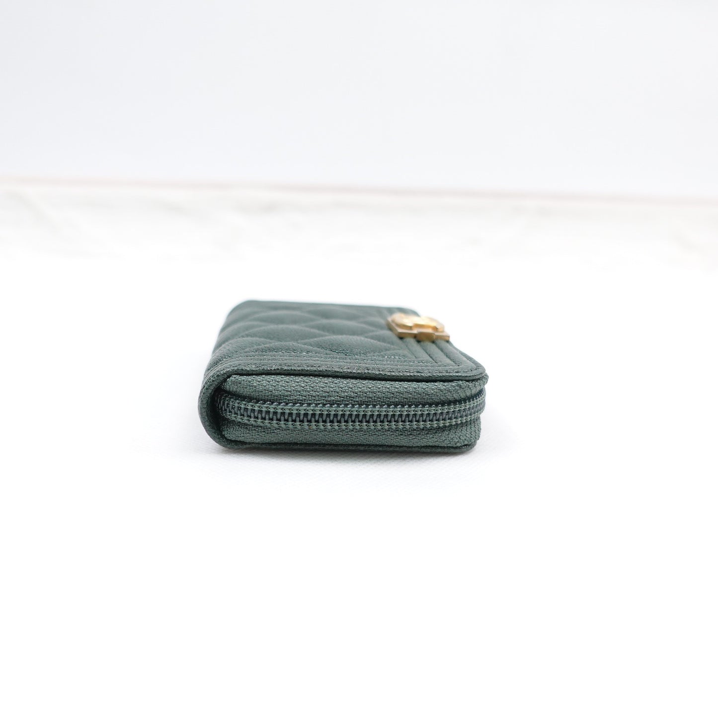 Pre-owned Chanel Leboy Green Calfskin Zippy Short Wallet