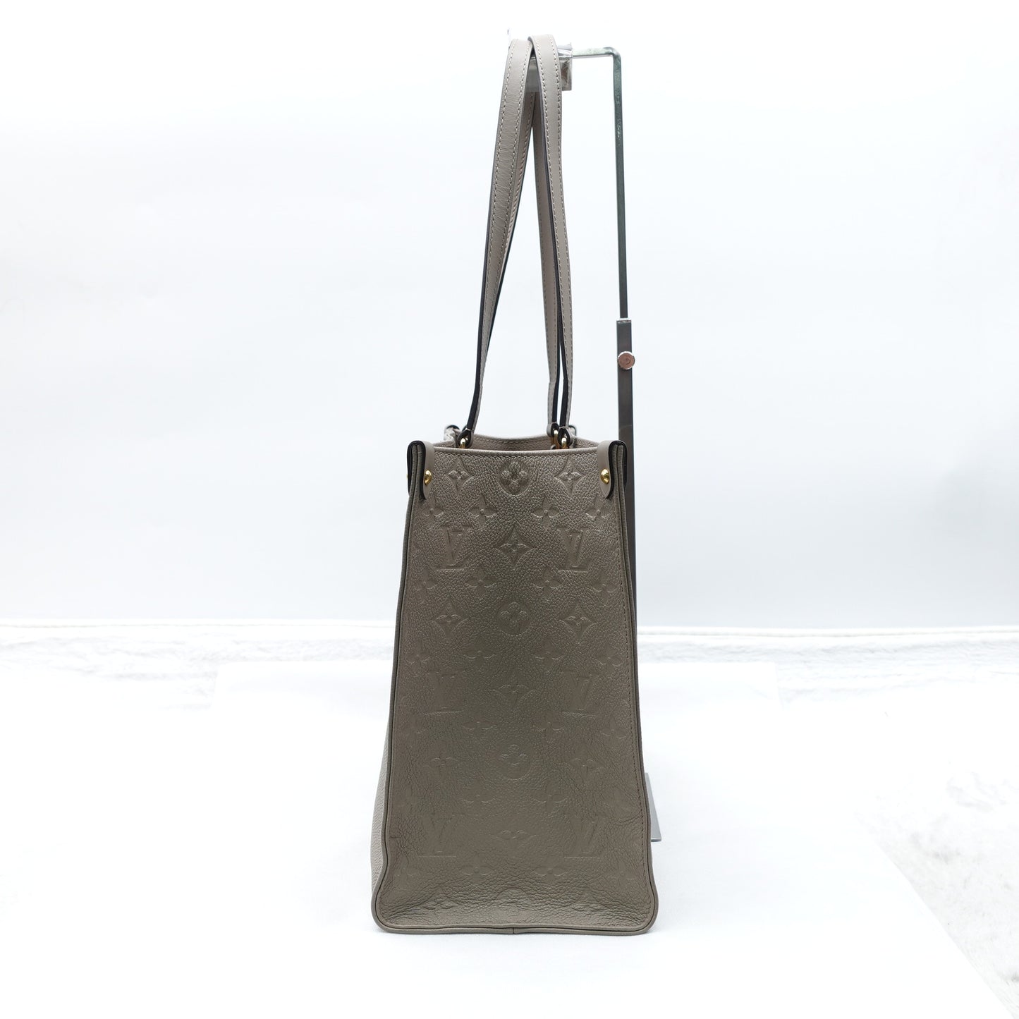 Pre-Owned Louis Vuitton On The Go MM Grey Calfskin Shoulder Bag