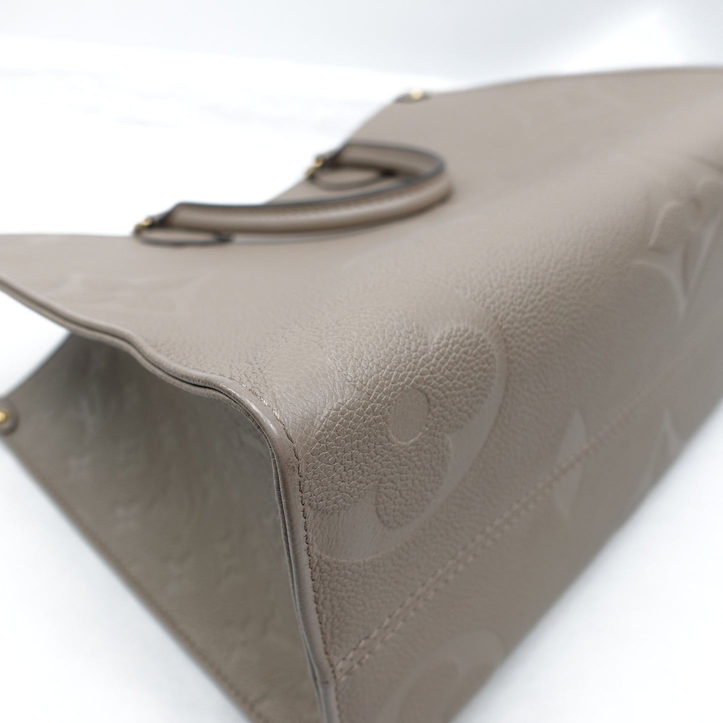 Pre-Owned Louis Vuitton On The Go MM Grey Calfskin Shoulder Bag