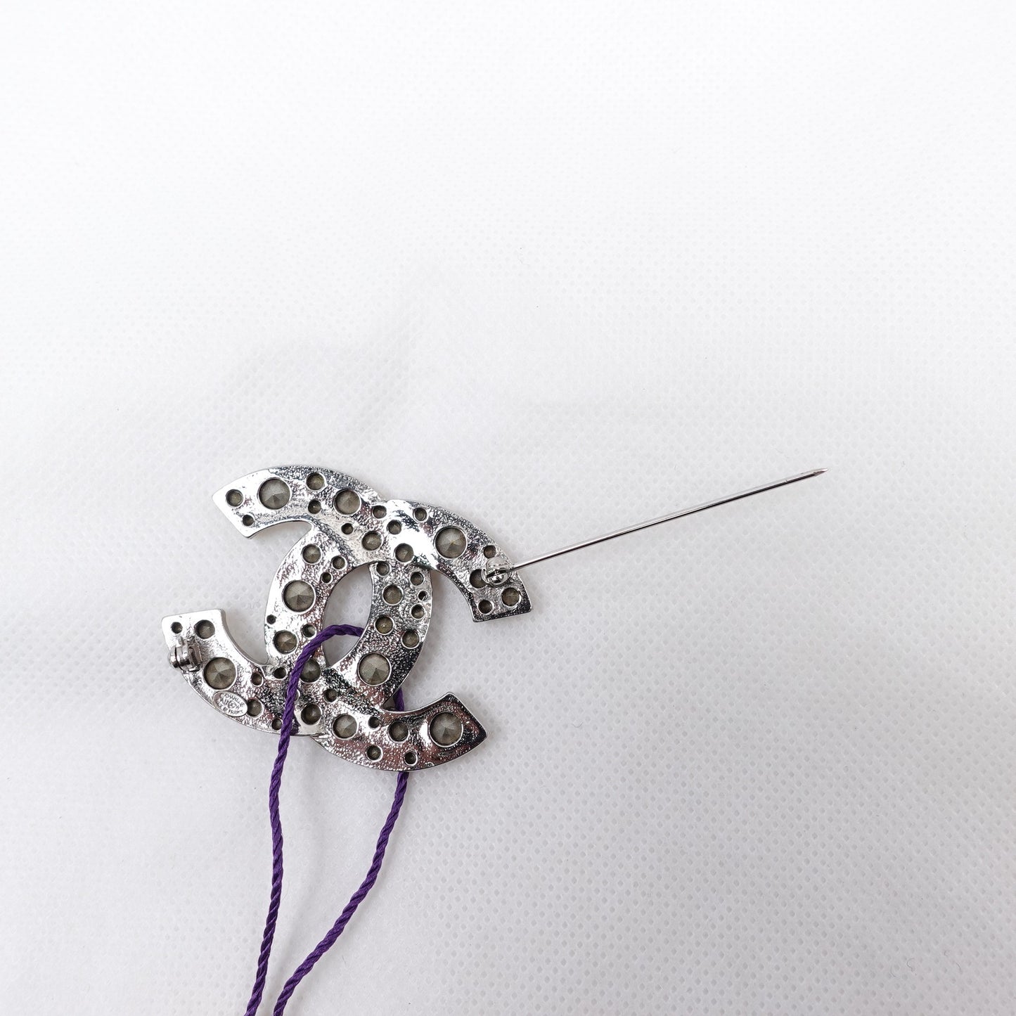 Pre-owned Chanel Silver Metal Brooch