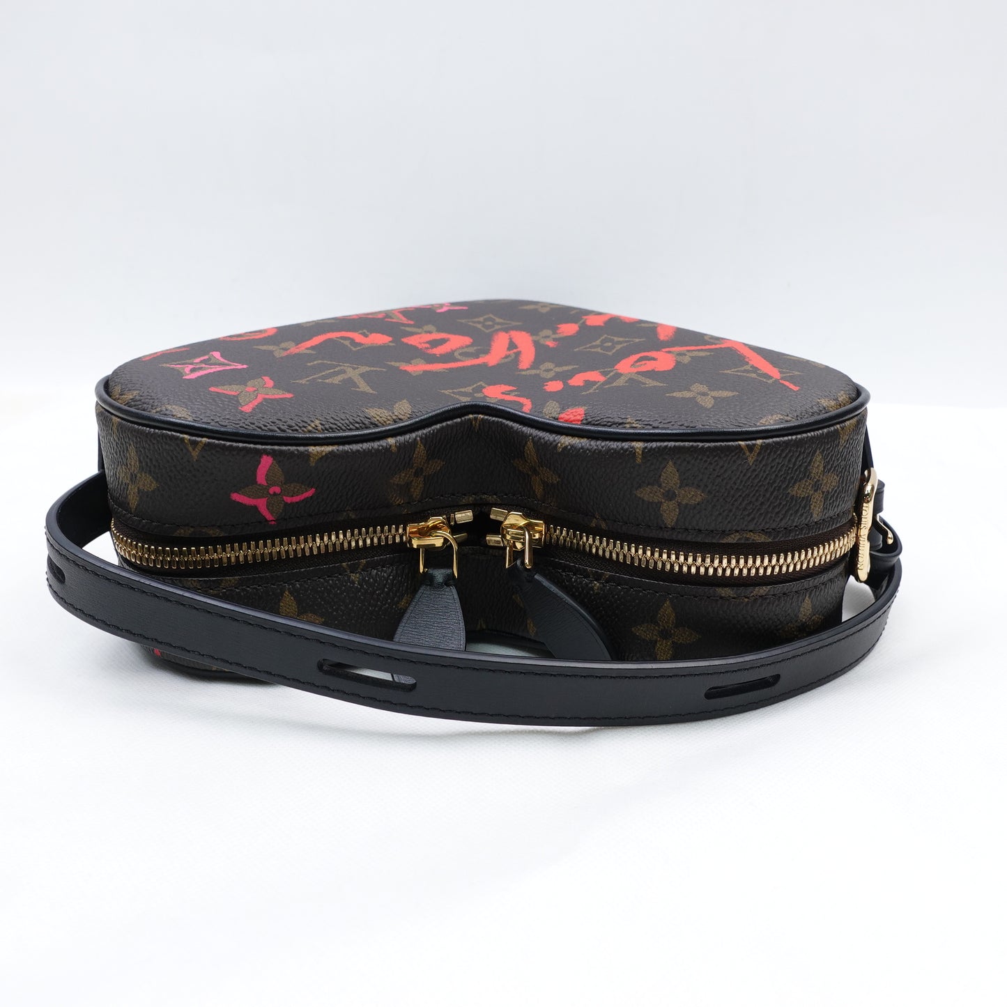 Pre-Owned Louis Vuitton Game On Coeur Monogram Coated Canvas Shoulder Bag