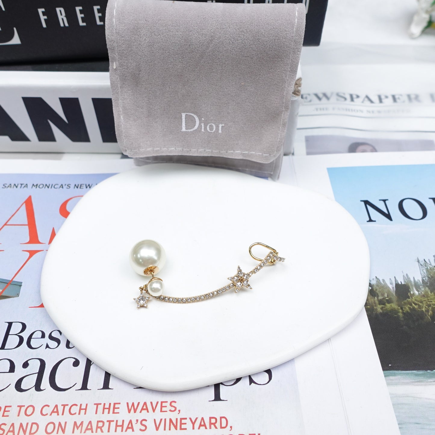 Pre-Owned Dior Single Gold Tone Pearl Earrings
