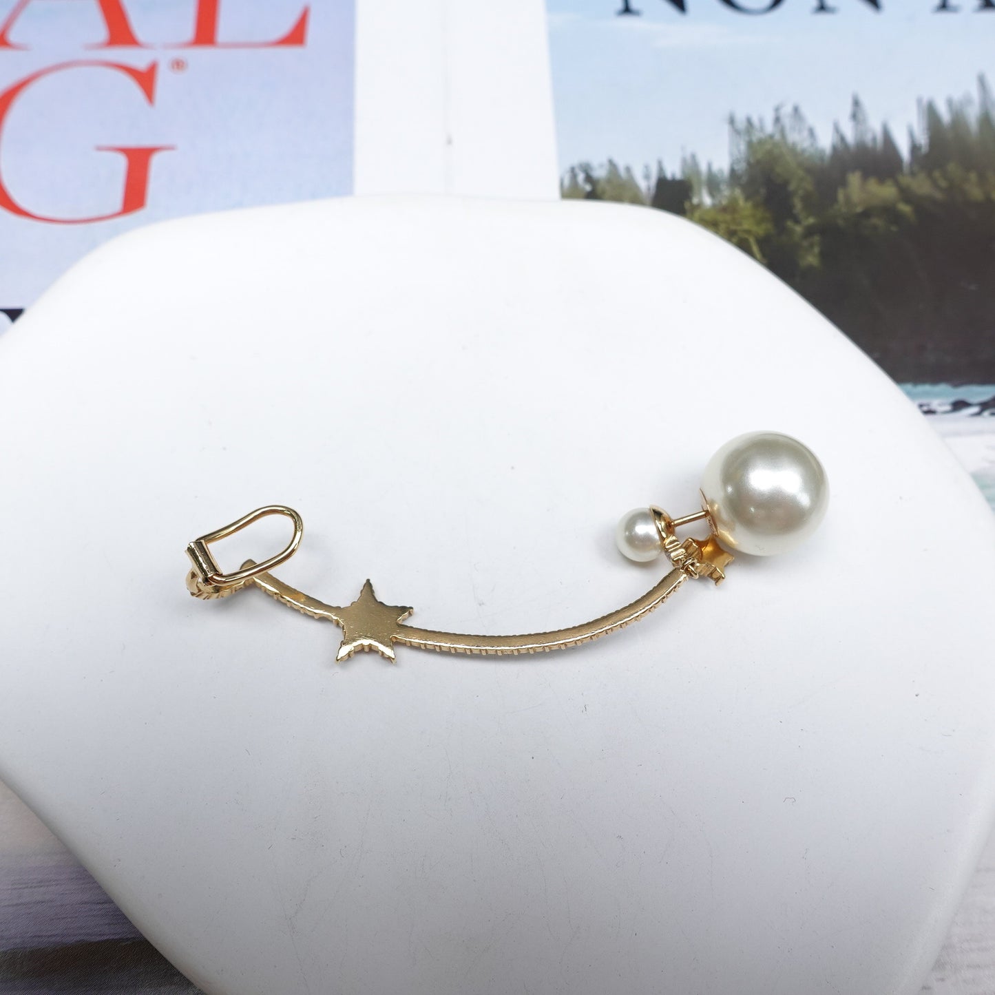 Pre-Owned Dior Single Gold Tone Pearl Earrings