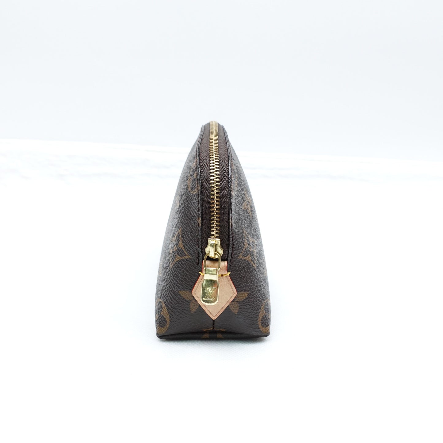 Pre-owned Louis Vuitton Poche Toilette Monogram Coated Canvas Clutch T10293091